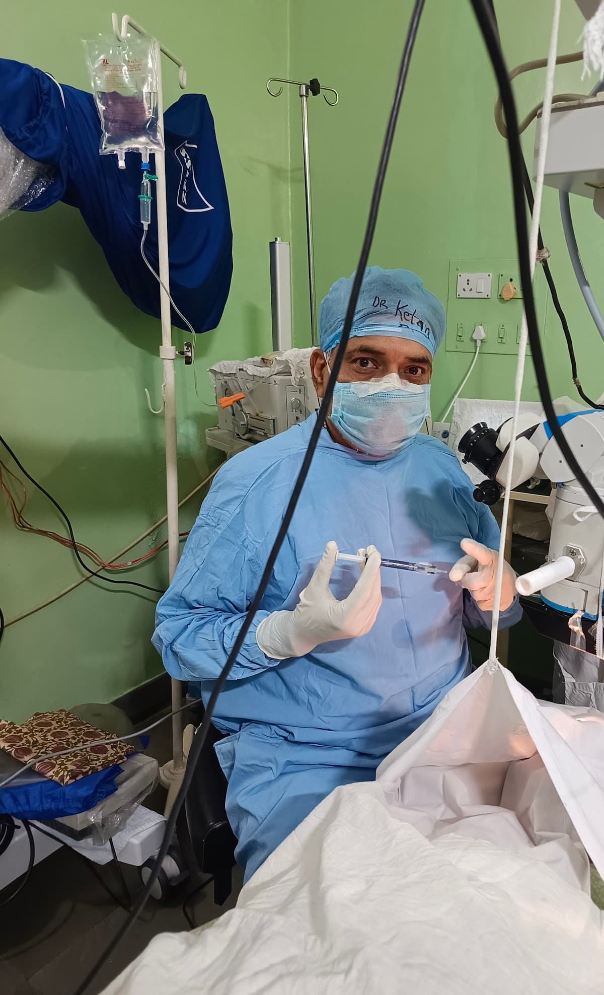 Dr. Ketan performing cataract surgery