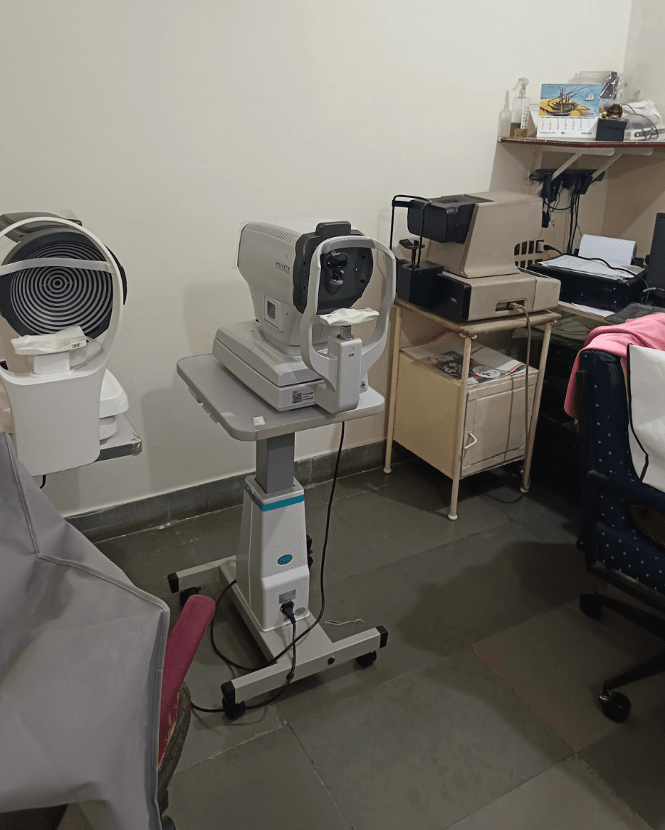 Advanced ophthalmic examination machine